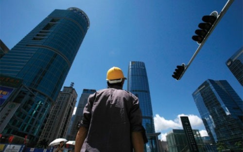 IMF ước tính kinh tế thế giới tăng trưởng 3,1 trong năm ngoái, mức tăng yếu nhất kể từ cuộc suy thoái 2009. 2015 cũng là năm mà tăng trưởng của các nền kinh tế mới nổi và đang phát triển giảm tốc năm thứ 5 liên tiếp.